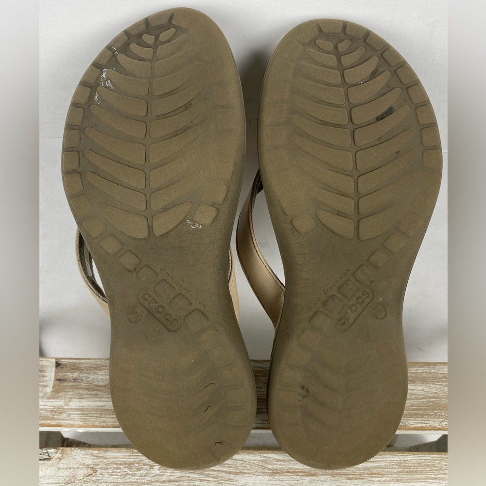 Crocs Women's Capri V flip-flops faux leather straps comfortable foam footbed 7 - Picture 10 of 10